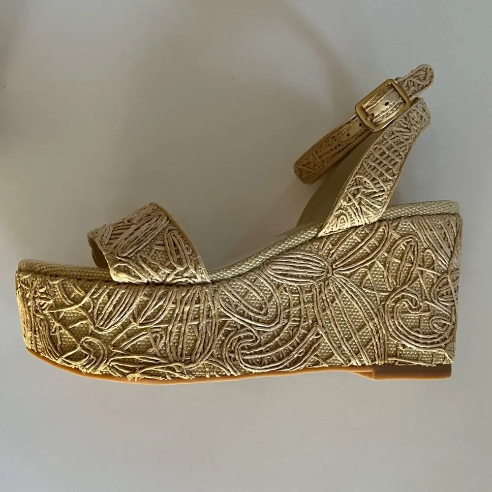 Dolce Vita Talisa Platform Wedges-Beige Textured Sandal Sz 6 Excellent Condition